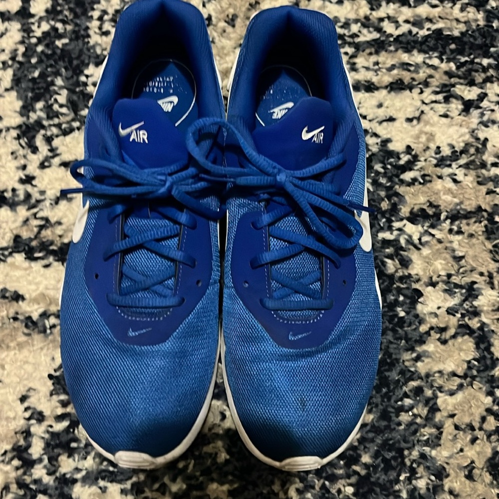Men’s Nike air size 10 only worn a few times. Shoes are in excellent condition.